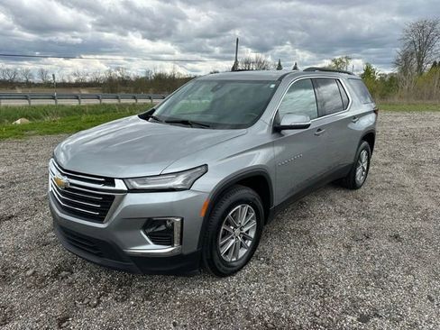 Used 2023 Chevrolet Traverse LT FWD image 2