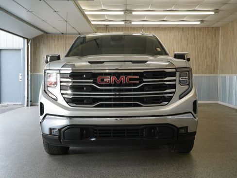 Used 2022 GMC Sierra 1500 SLT image 2