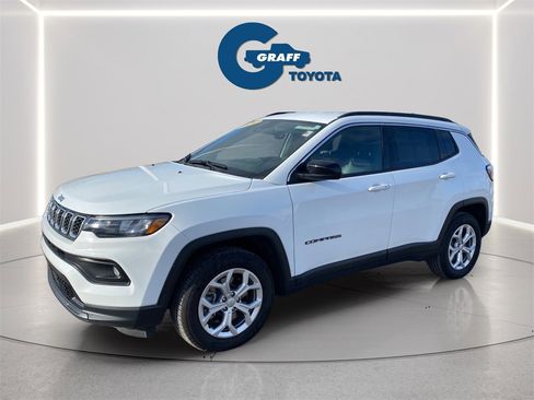 Used 2024 Jeep Compass Latitude image 10