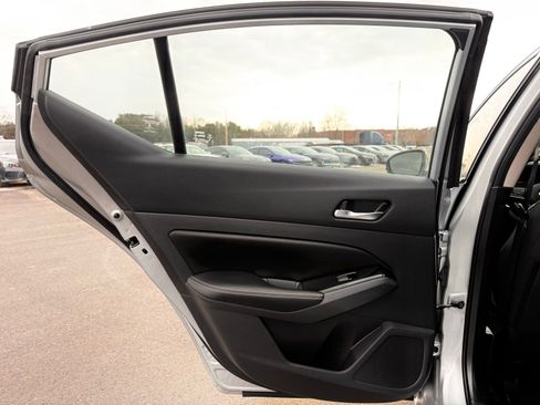 Used 2022 Nissan Altima 2.5 SV w/ SV Premium Package image 17