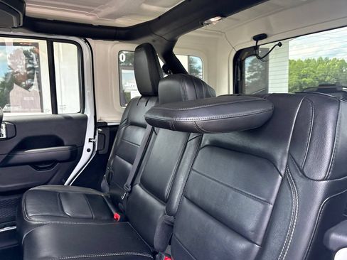 Used 2022 Jeep Wrangler Unlimited Sahara w/ LED Lighting Group AWD/4WD image 5