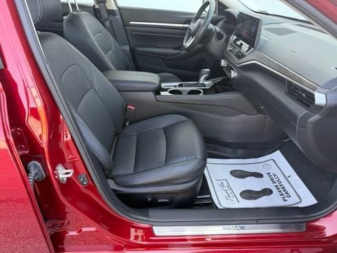 Used 2024 Nissan Altima 2.5 SL FWD image 16