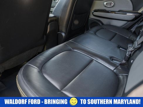 Used 2016 Kia Soul + w/ Primo Package FWD image 29