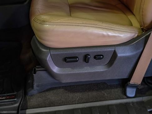 Used 2016 Ford F250 Lariat w/ Lariat Interior Package image 32