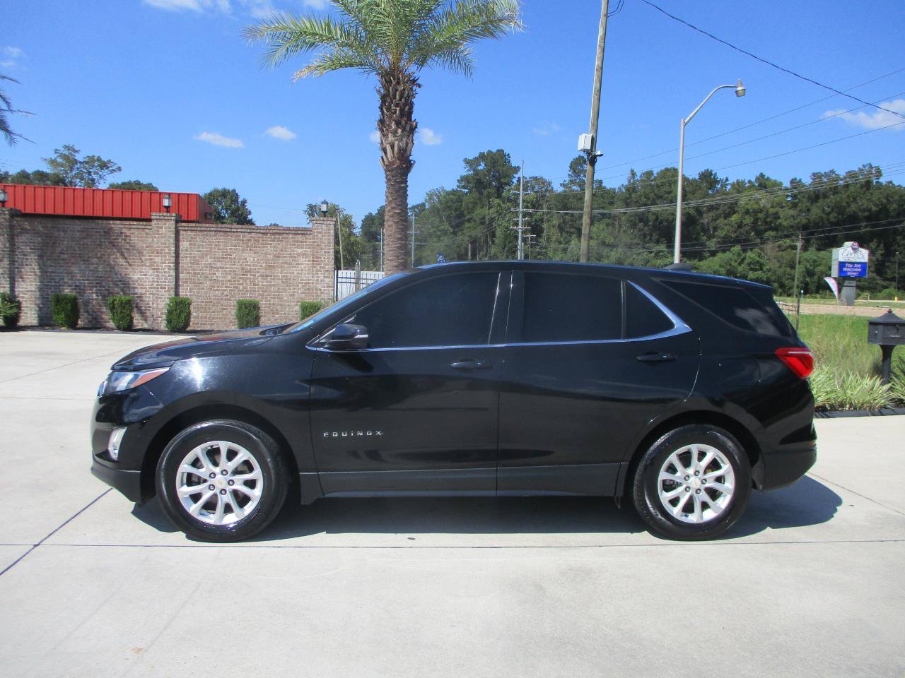 Used 2018 Chevrolet Equinox LT FWD image 1