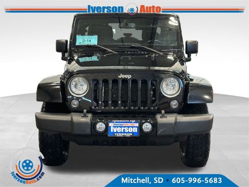Used 2016 Jeep Wrangler Unlimited Sahara w/ Connectivity Group AWD/4WD image 3