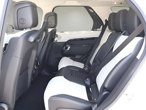 Used 2025 Land Rover Discovery S AWD/4WD image 13