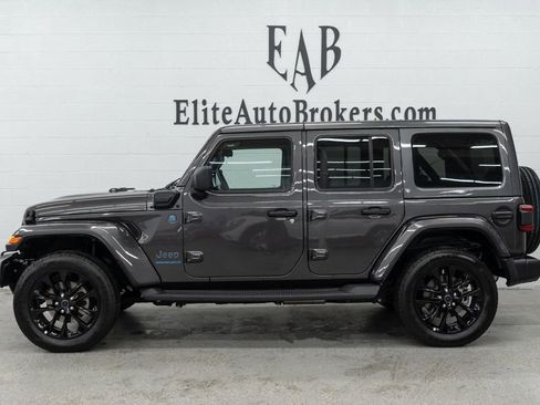 Used 2025 Jeep Wrangler Unlimited Sahara w/ Safety Group AWD/4WD image 2