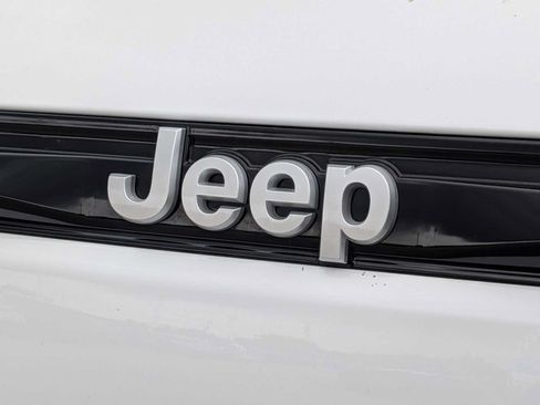 Used 2024 Jeep Grand Cherokee Overland w/ Trailer Tow Package AWD/4WD image 13