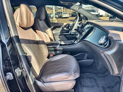 Used 2023 Mercedes-Benz EQE 500 4MATIC SUV w/ Pinnacle Trim Package image 9