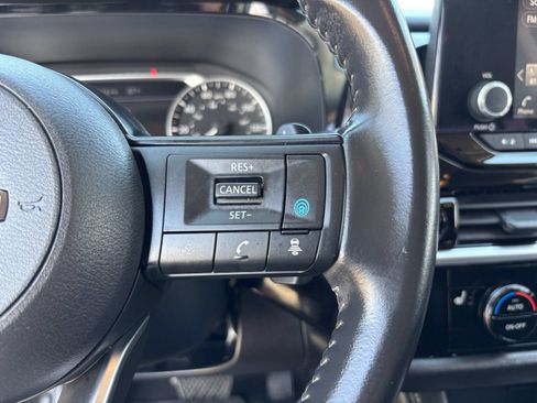 Used 2025 Nissan Pathfinder SV FWD image 30