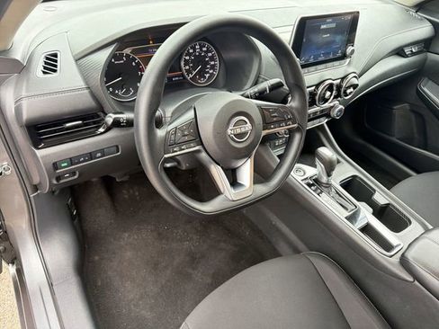 Used 2025 Nissan Sentra SV image 9