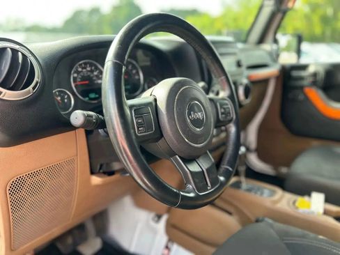 Used 2017 Jeep Wrangler Unlimited Sahara AWD/4WD image 12