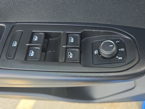 Used 2025 Volkswagen Taos SE AWD/4WD image 29