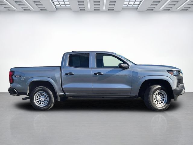 Used 2025 Chevrolet Colorado W/T AWD/4WD image 3