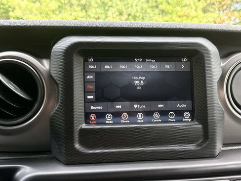 Used 2022 Jeep Wrangler Unlimited Sport AWD/4WD image 12