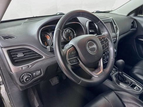 Used 2019 Jeep Cherokee Latitude Plus FWD image 9