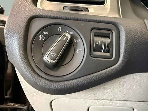 Used 2016 Volkswagen Golf SE FWD image 16