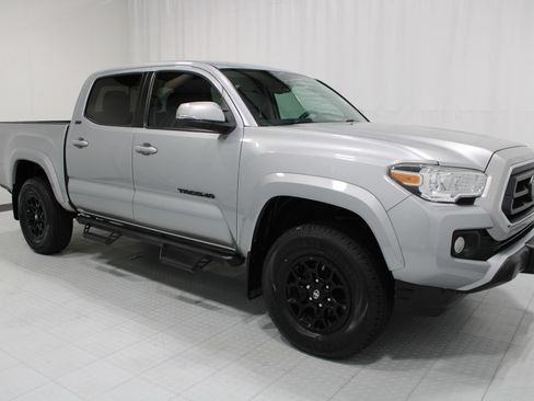 Used 2021 Toyota Tacoma SR5 w/ Technology Package AWD/4WD image 4