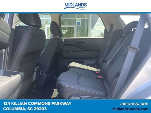 Used 2024 Nissan Pathfinder SV AWD/4WD image 9