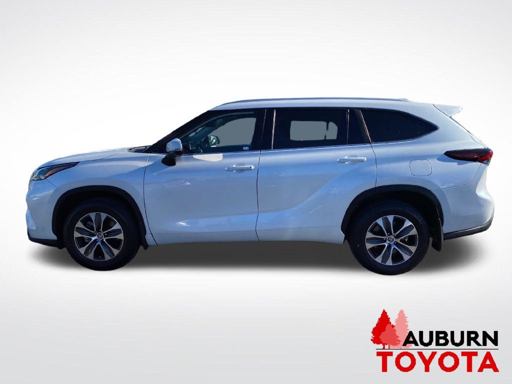 Used 2024 Toyota Highlander XLE AWD/4WD image 8