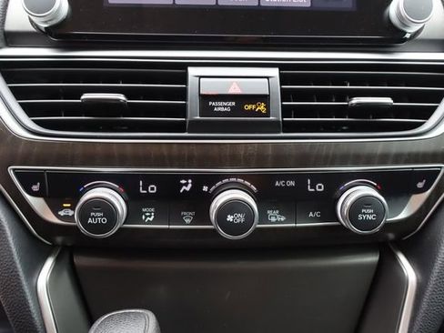 Used 2020 Honda Accord EX image 32