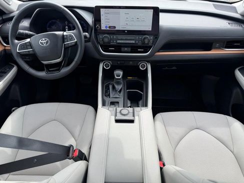 Certified 2026 Toyota Grand Highlander AWD image 14