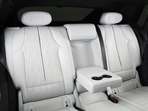 Used 2024 Cadillac Lyriq Luxury image 17