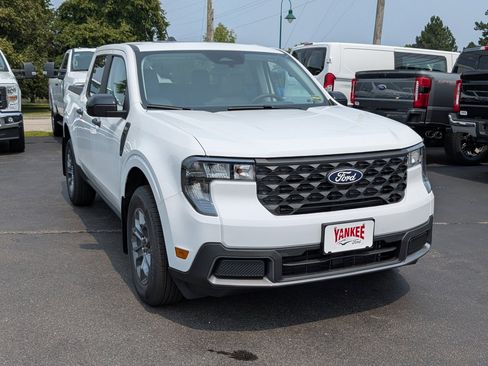 New 2025 Ford Maverick XLT w/ XLT Luxury Package FWD image 33