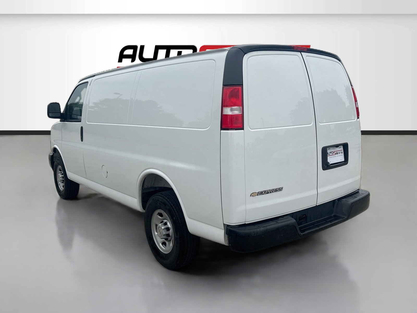 Used 2025 Chevrolet Express 2500 w/ Driver Convenience Package RWD image 5