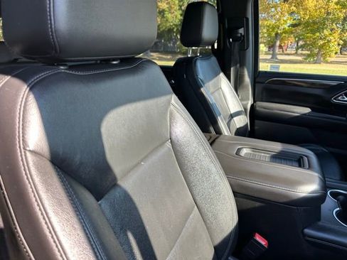 Used 2021 Chevrolet Suburban LT image 25