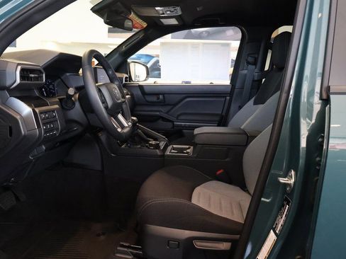 Used 2025 Toyota 4Runner TRD Off-Road image 9