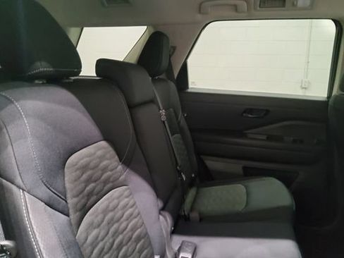 Used 2025 Nissan Pathfinder SV FWD image 17