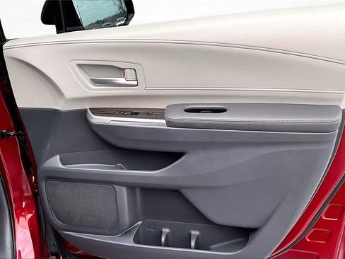 Certified 2024 Toyota Sienna XLE image 30