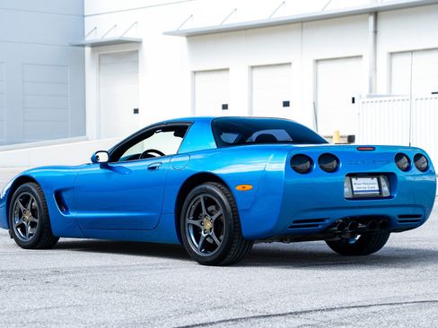 Used 2000 Chevrolet Corvette Coupe w/ Lighting Pkg RWD image 7