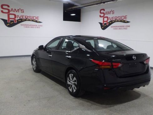 Used 2024 Nissan Altima 2.5 S image 2