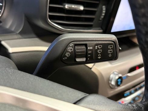 Certified 2022 Ford Explorer XLT w/ Equipment Group 202A image 21