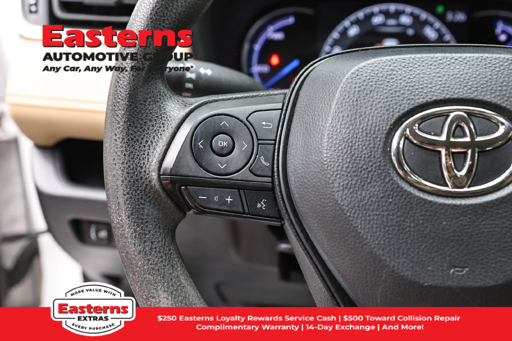 Used 2023 Toyota RAV4 LE AWD/4WD image 15
