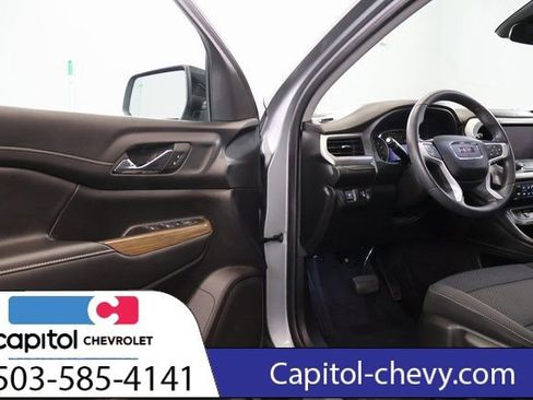 Used 2023 GMC Acadia SLE w/ Elevation Edition AWD/4WD image 9