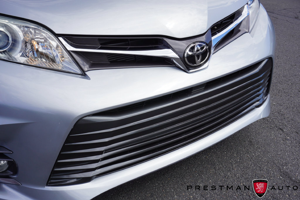 Used 2020 Toyota Sienna XLE w/ XLE Navigation Package FWD image 14