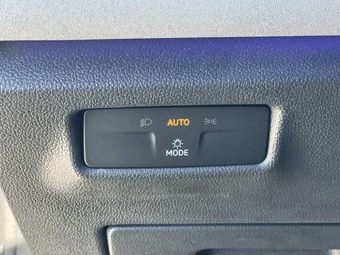 Used 2026 Volkswagen Tiguan SE FWD image 17