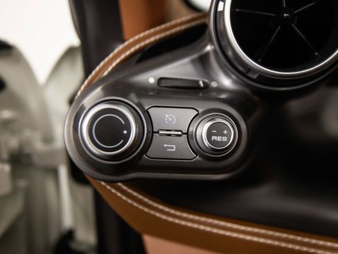 Certified 2022 Ferrari F8 Tributo image 43