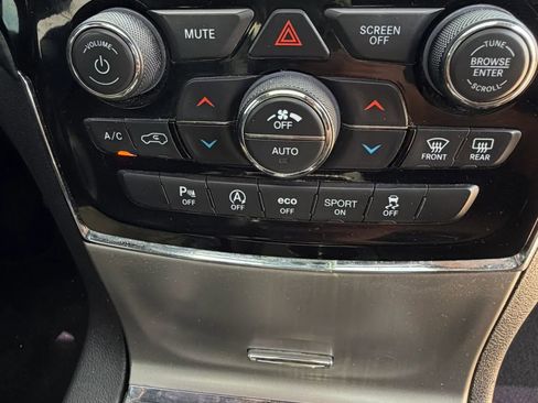 Used 2020 Jeep Grand Cherokee Altitude AWD/4WD image 18