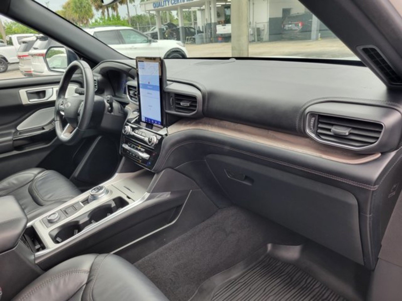 Used 2023 Ford Explorer Platinum w/ Technology Package AWD/4WD image 36