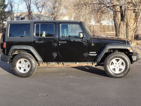 Used 2012 Jeep Wrangler Unlimited Sport image 3