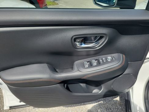 Used 2025 Honda HR-V Sport image 11