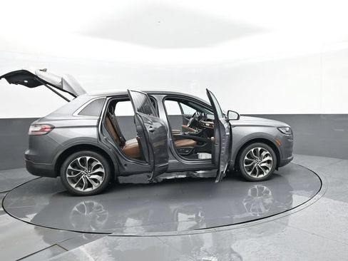 Used 2021 Lincoln Nautilus Reserve AWD/4WD image 32