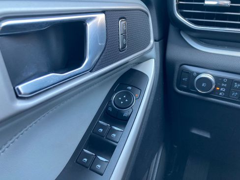 Certified 2022 Ford Explorer XLT w/ Equipment Group 202A image 23