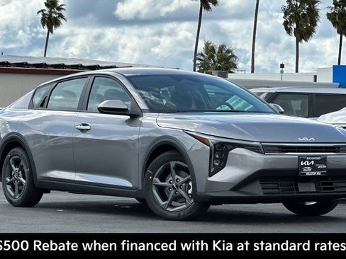 New 2026 Kia K4 LXS FWD image 2