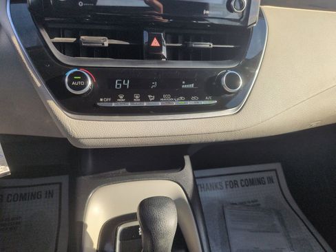 Used 2022 Toyota Corolla LE FWD image 18